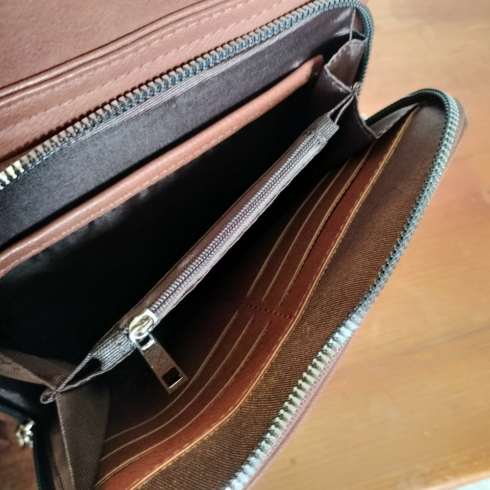 NWT Roulens Women's Crossbody Faux Leather Bag - Picture 6 of 10